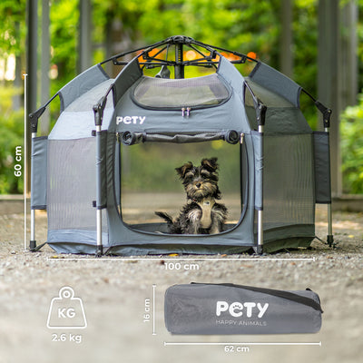 Hund im kleinen PETY Hundelaufstall vor einem grünen Hintergrund mit Angaben der Dimensionen